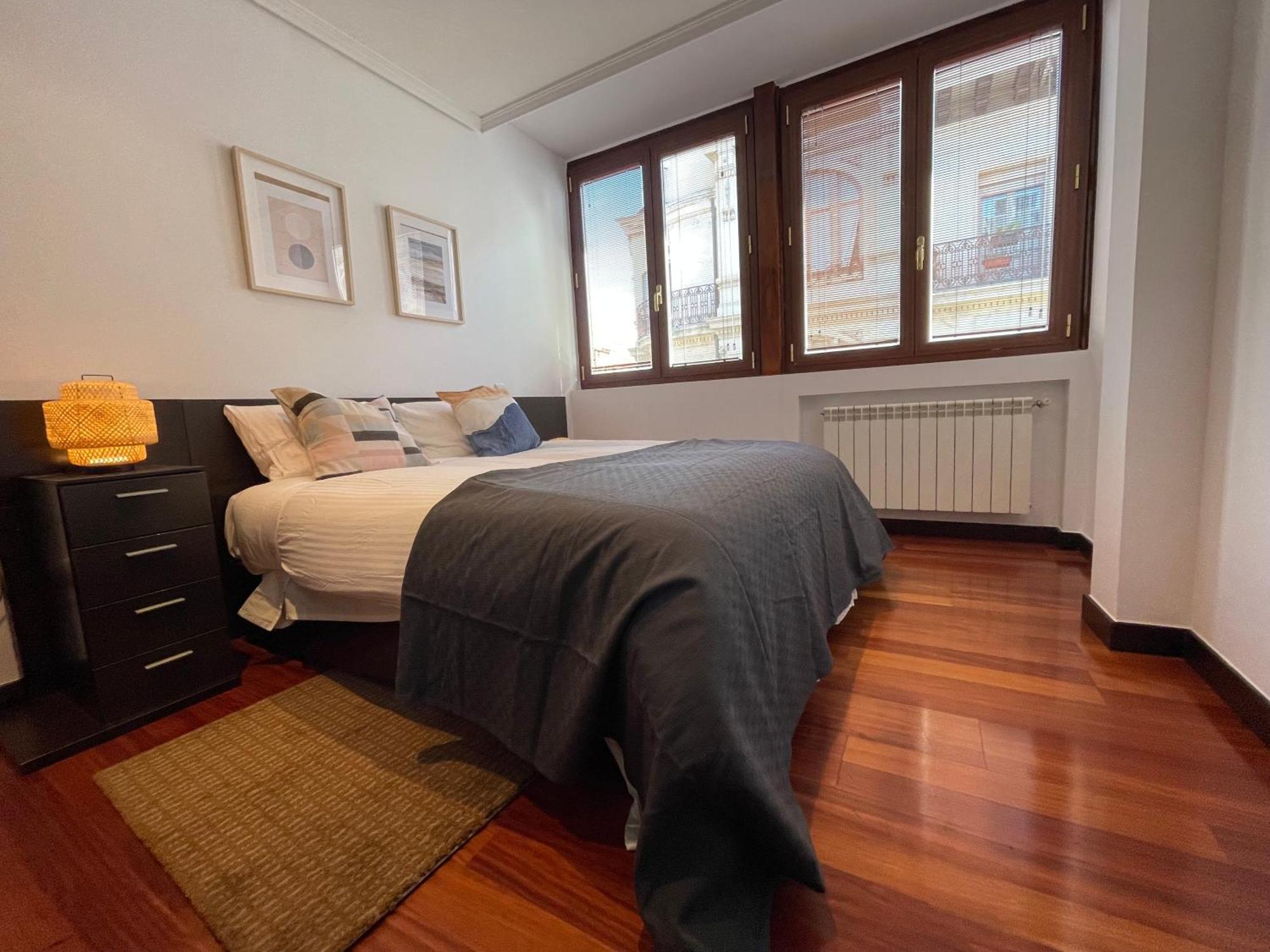 Atuaire Home Vivienda A Luminosa Parking Incluido En Plena Calle Comercial Burgo Zewnętrze zdjęcie