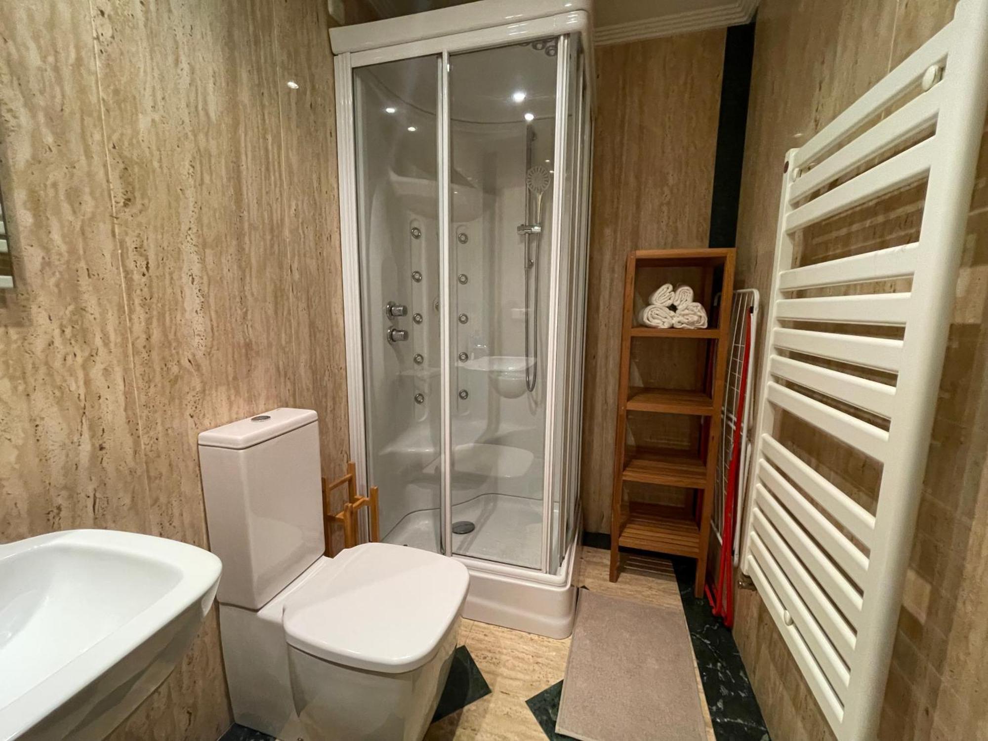 Atuaire Home Vivienda A Luminosa Parking Incluido En Plena Calle Comercial Burgo Zewnętrze zdjęcie